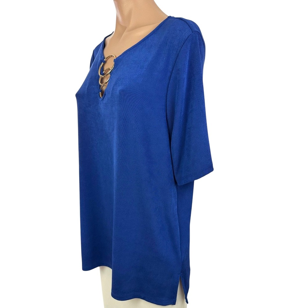 Chico's Travelers Top Pullover Size 2/L Short Sleeve 3 Gold Rings at Neckline - Picture 2 of 8